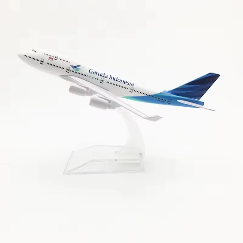B737 16cm Air Garuda Indonesia - đánh giá và giá Badminton Indonesia